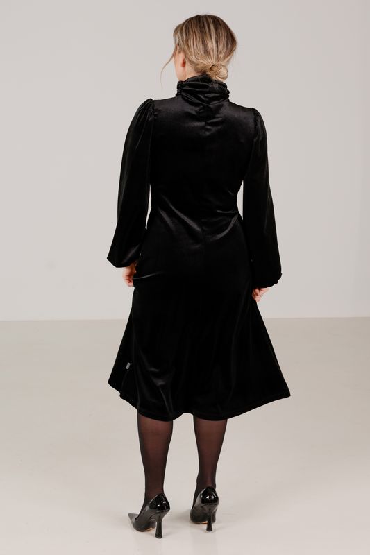 Leandra svart fin klänning 