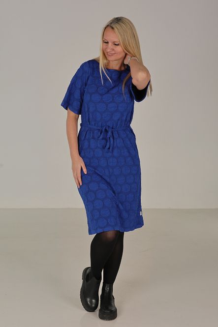 Huvudbild Helle kungs blå klänning