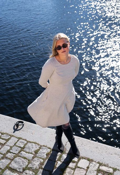 Huvudbild Denise beige basklänning