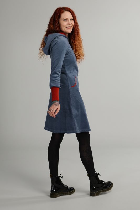 Bianca støvblå huvklänning