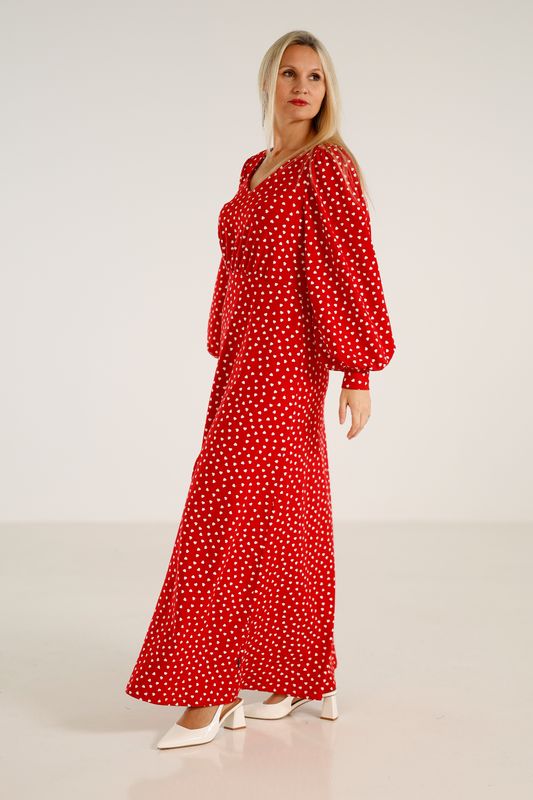 Viktoria röd och vit hjärtklänning