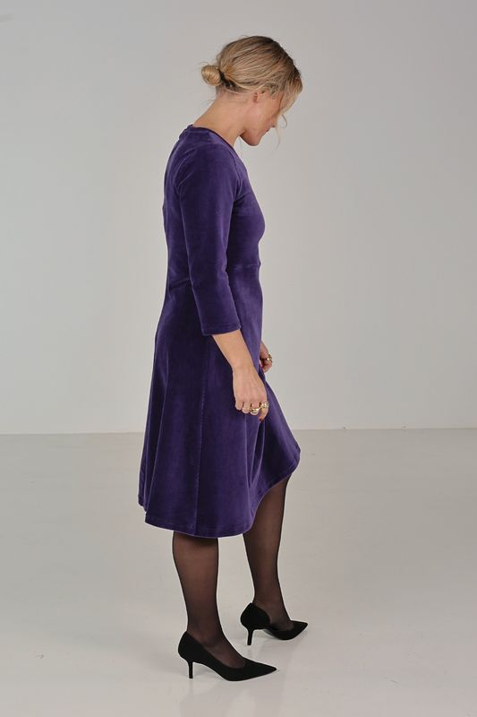 Elli dark violet klänning babycord 