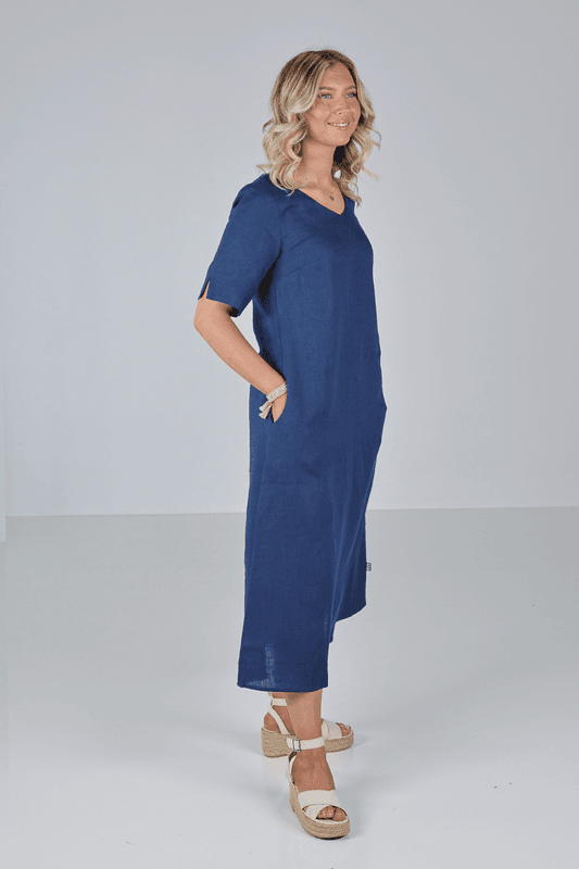 Gyda marinblå linne klänning