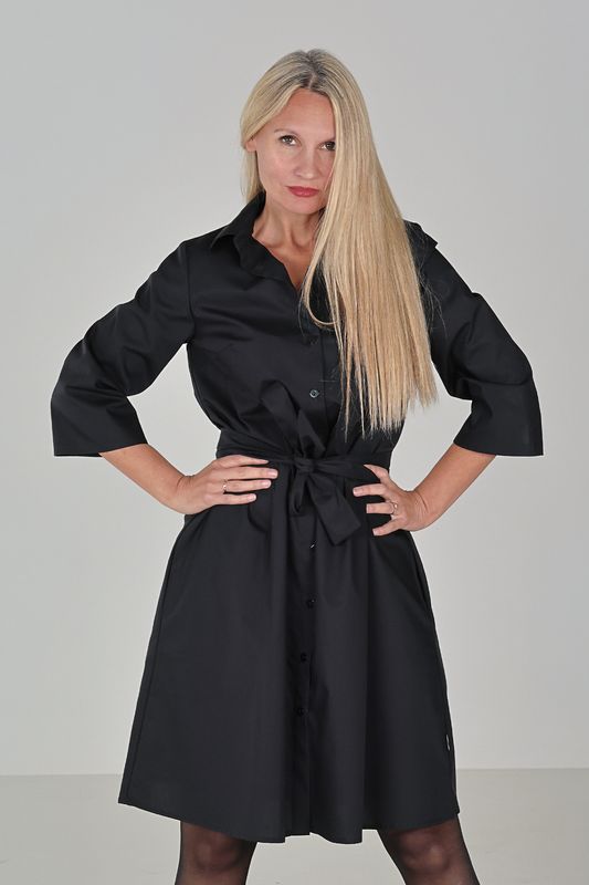 Frøydis svart skjortklänning
