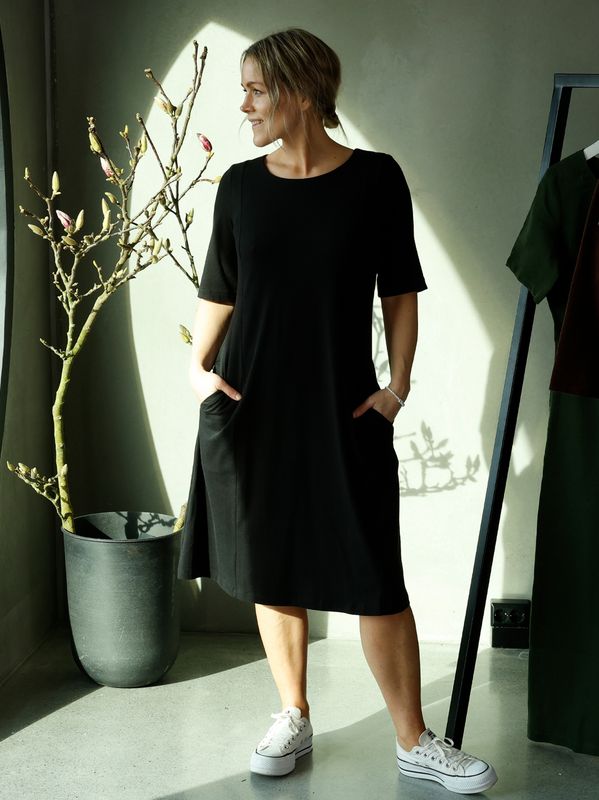 Sara svart bambus klänning 