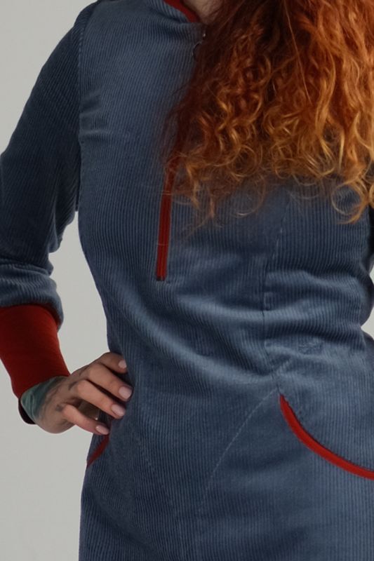 Bianca støvblå huvklänning