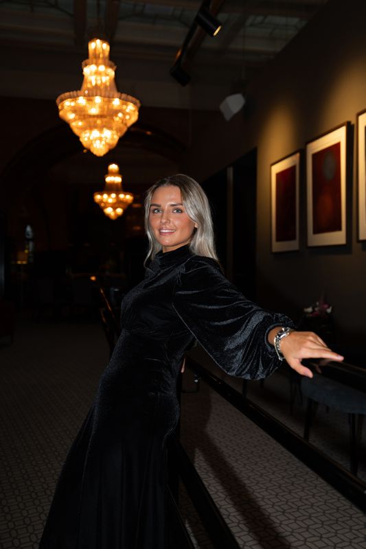 Leandra svart fin klänning 