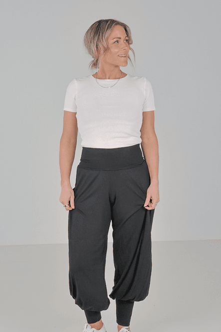 Huvudbild Molly Svarta baggy byxor från ko:ko norway