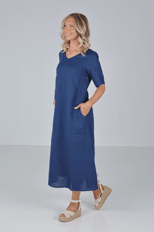 Gyda marinblå linne klänning