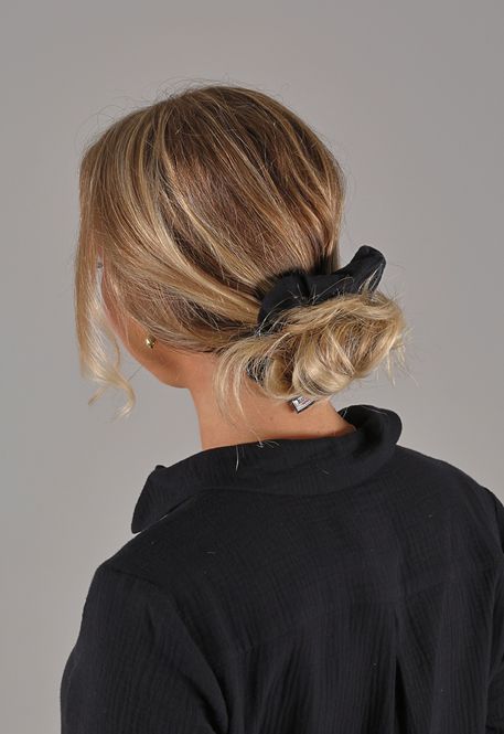 Huvudbild Frid scrunchie svart silke velour