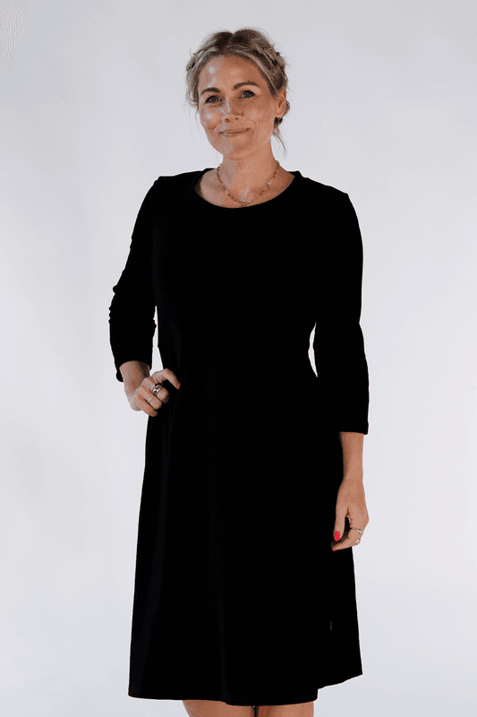 ELLI KLÄNNING BABYCORD SVART