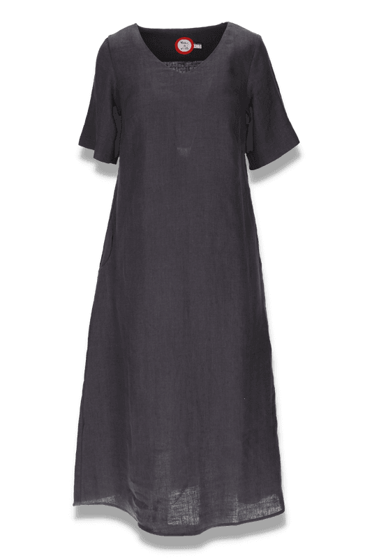 Gyda brungrå klänning i linne