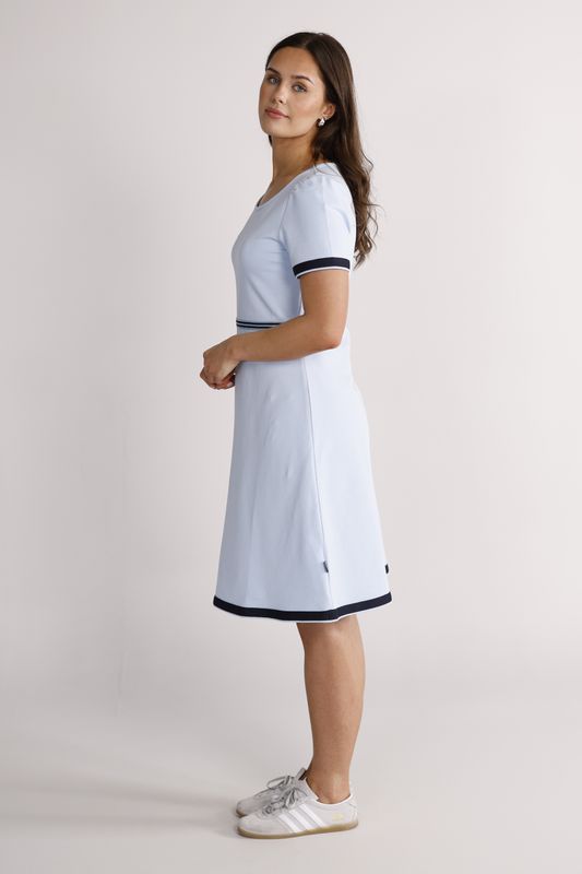 Pauline himmelsblå och navyblå klänning