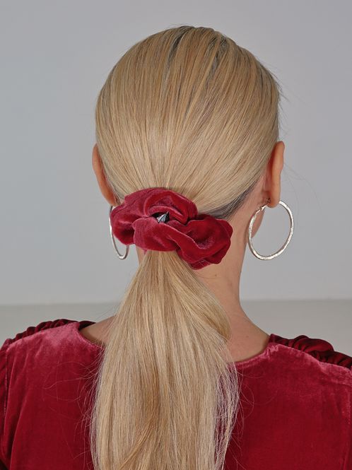 Huvudbild Frid scrunchie bourdeaux silkevelour