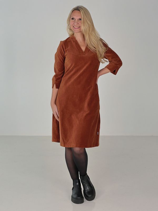 Saga nugat velourklänning med fickor